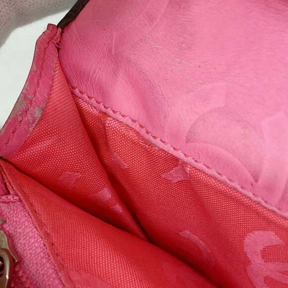 CHANEL Authentic Black Lambskin Leather Wallet - Picture 5 of 13